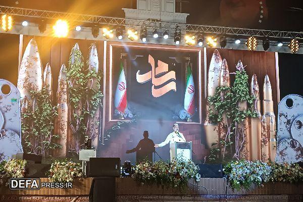 دریادار ایرانی:ما به عنوان سربازان امام زمان (عج) حتما با هر نامردی محکم برخورد خواهیم کرد/خون شهدای ما کمرنگ نیست و نوری که روشن کردند هیچگاه خاموش نمی‌شود