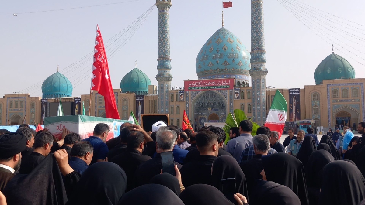 تصاویر/ میزبانی مسجد جمکران از پیکر مطهر شهید «اسماعیل شاکری»