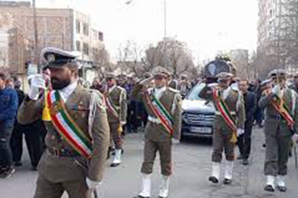 تشییع پیکر شاعر و پیر غلام حسینی در شیراز