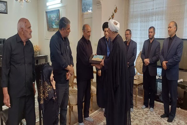 رئیس کل دادگستری استان زنجان با خانواده سردار «حیدری» دیدار کرد