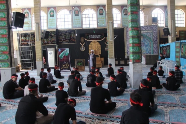 همایش «احلی من العسل» به مناسبت شهادت حضرت قاسم ابن الحسن (ع) در کوی سازمانی مر کز آموزش هوانیروز شهید وطن پور اصفهان برگزار شد.