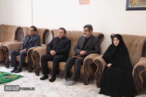 مدیرکل ارشاد لرستان با خانواده شهید «رضا رضایی» دیدار کرد + عکس