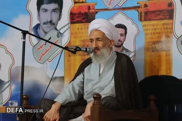 آیت الله محمدی لائینی: ملت ایران زیر بار ظلم و ستم نمی‌رود