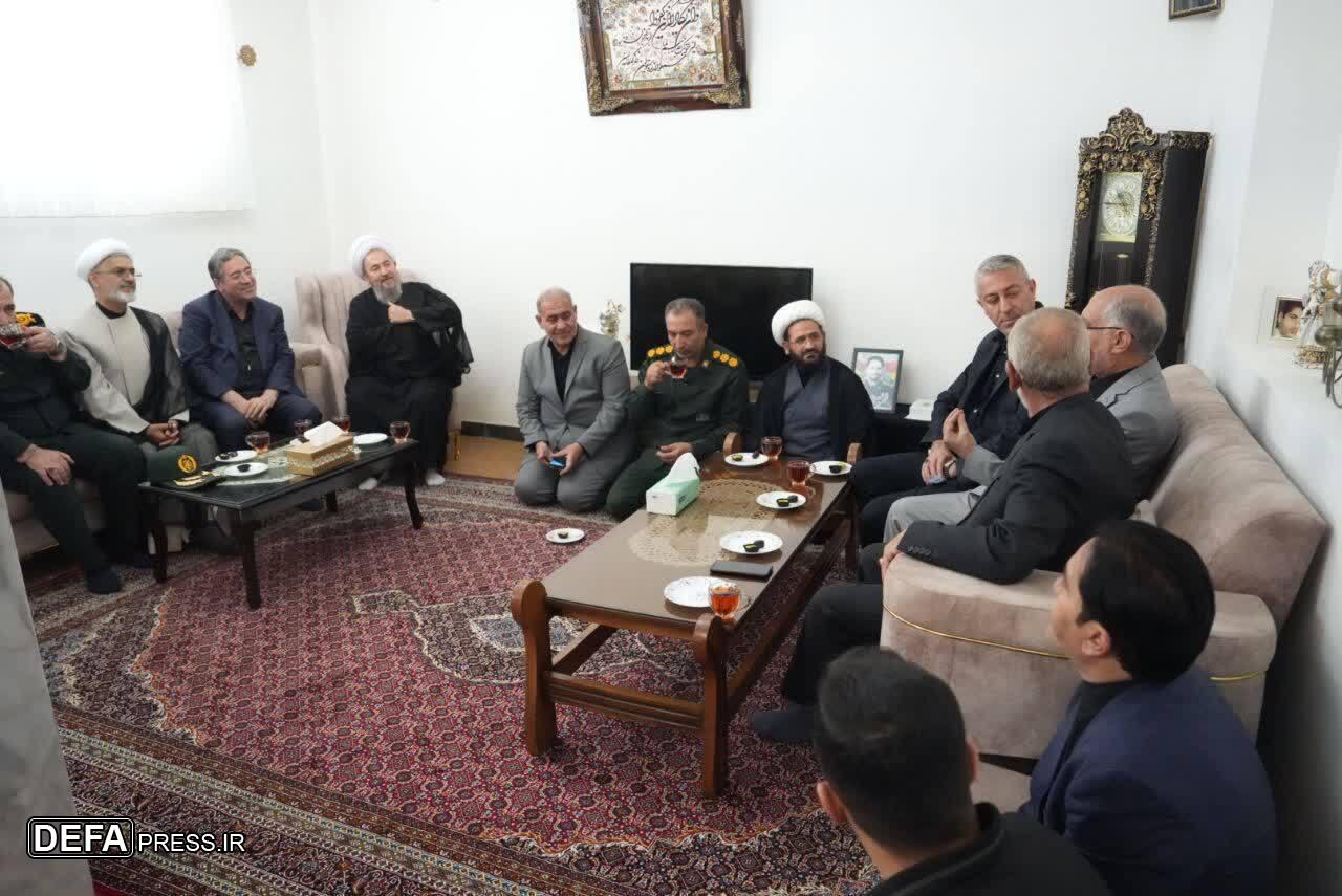 دیدار استاندار آذربایجان‌غربی با خانواده شهید «مصطفی خدایی»