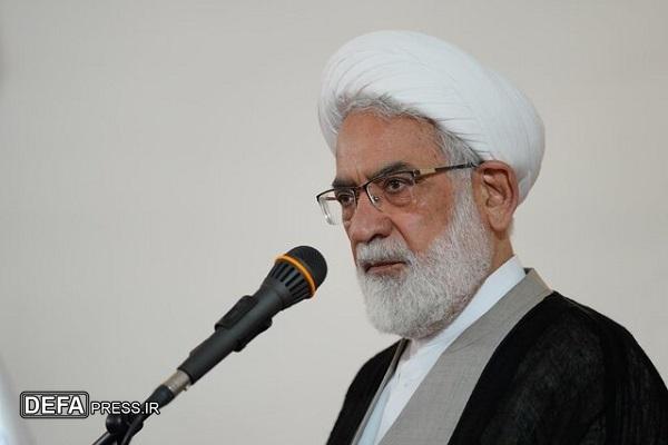منتظری: ایران اسلامی امروز در برابر جهان کفر ایستاده است