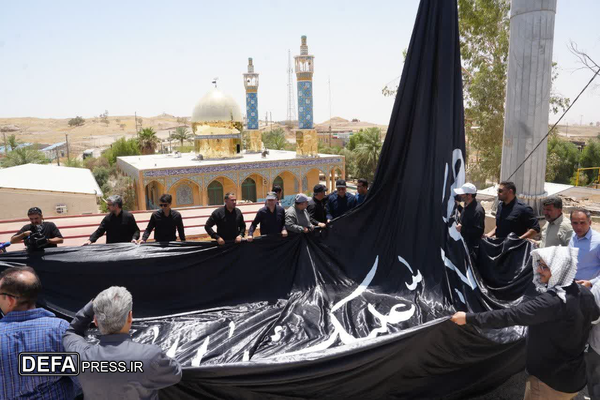 پرچم نماد عزای اربعین بر فراز مرز بین‌المللی خسروی برافراشته شد