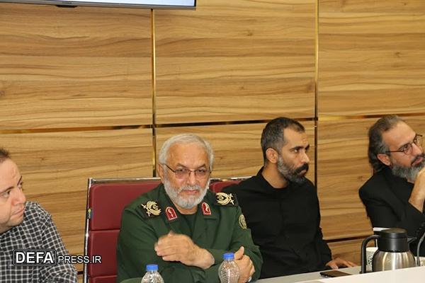 محفل شعر «ایستاده برای ایران» در کرج برگزار شد.