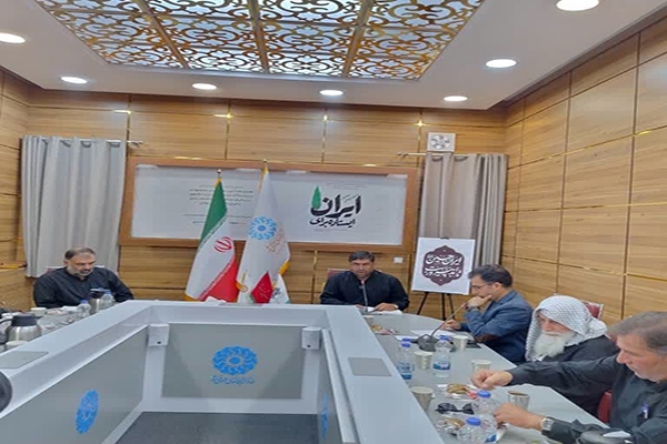 محفل شعر «ایستاده برای ایران» در کرج برگزار شد.