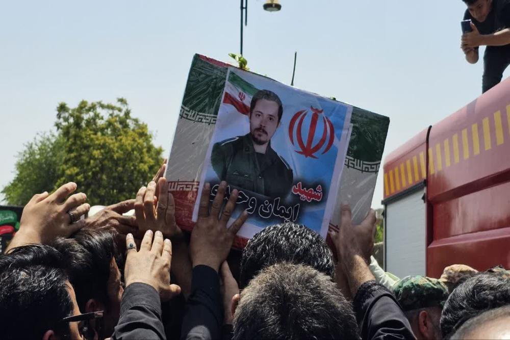 تصاویر/ تشییع باشکوه پیکر مطهر شهید مدافع وطن «ایمان وحیدی» در شهر آشخانه