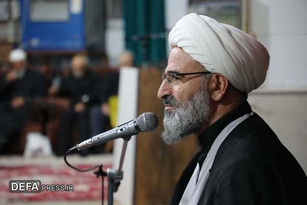 «ایستادگی در برابر ظلم و استکبار» یکی از درس‌های مهم قیام عاشورا است