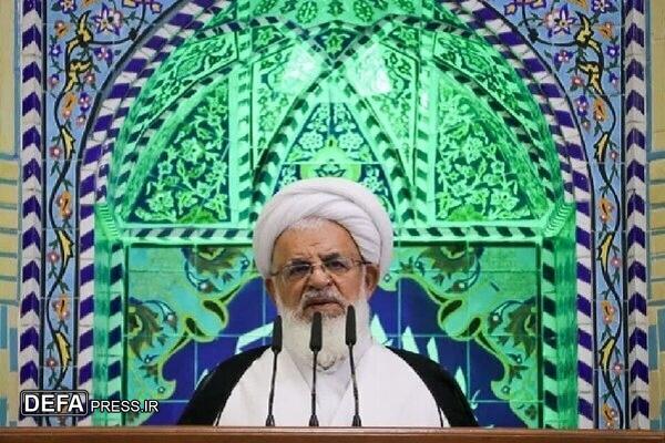 ملت ایران استوار و امیدوار در مسیر اهداف بزرگ ایستاده‌اند
