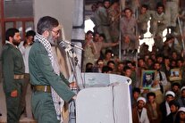 فیلم/ قرائت زیارت عاشورا توسط آیت‌الله خامنه‌ای در جمع رزمندگان لشکر عاشورا