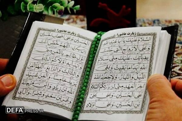 قرائت زیارت عاشورا با ۱۰۰ لعن و ۱۰۰ سلام در حرم مطهر رضوی