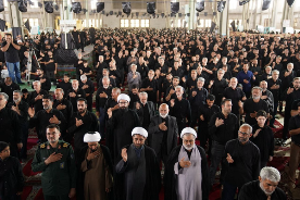 پیرو سیدالشهدا (ع) با استکبار جهانی سازش نمی‌کند