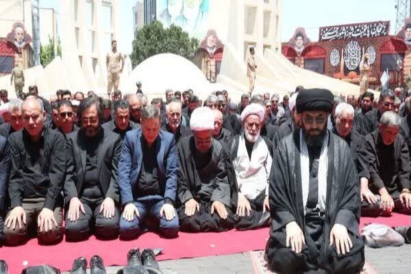 رهبرمان را تنها نمی‌گذاریم