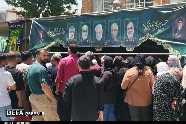 ۷۲ دیگ غذای نذری به نیت ۷۲ تن از شهدای کربلا در سنندج توزیع شد