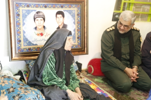 دیدار سرهنگ خواست خدایی با خانواده شهیدان «منصورزاده» و «ولی پور»