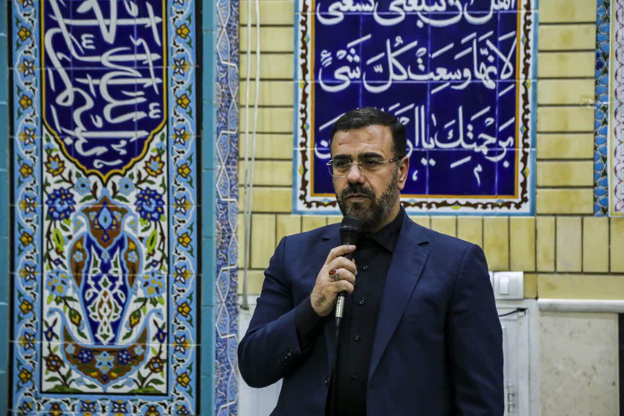 قیام امام حسین (ع) نقطه اتصال قلوب ملت ایران در دفاع از حق و شکلگیری دفاع ملی است قیام امام حسین (ع) نقطه اتصال قلوب ملت ایران در دفاع از حق و شکلگیری دفاع ملی است