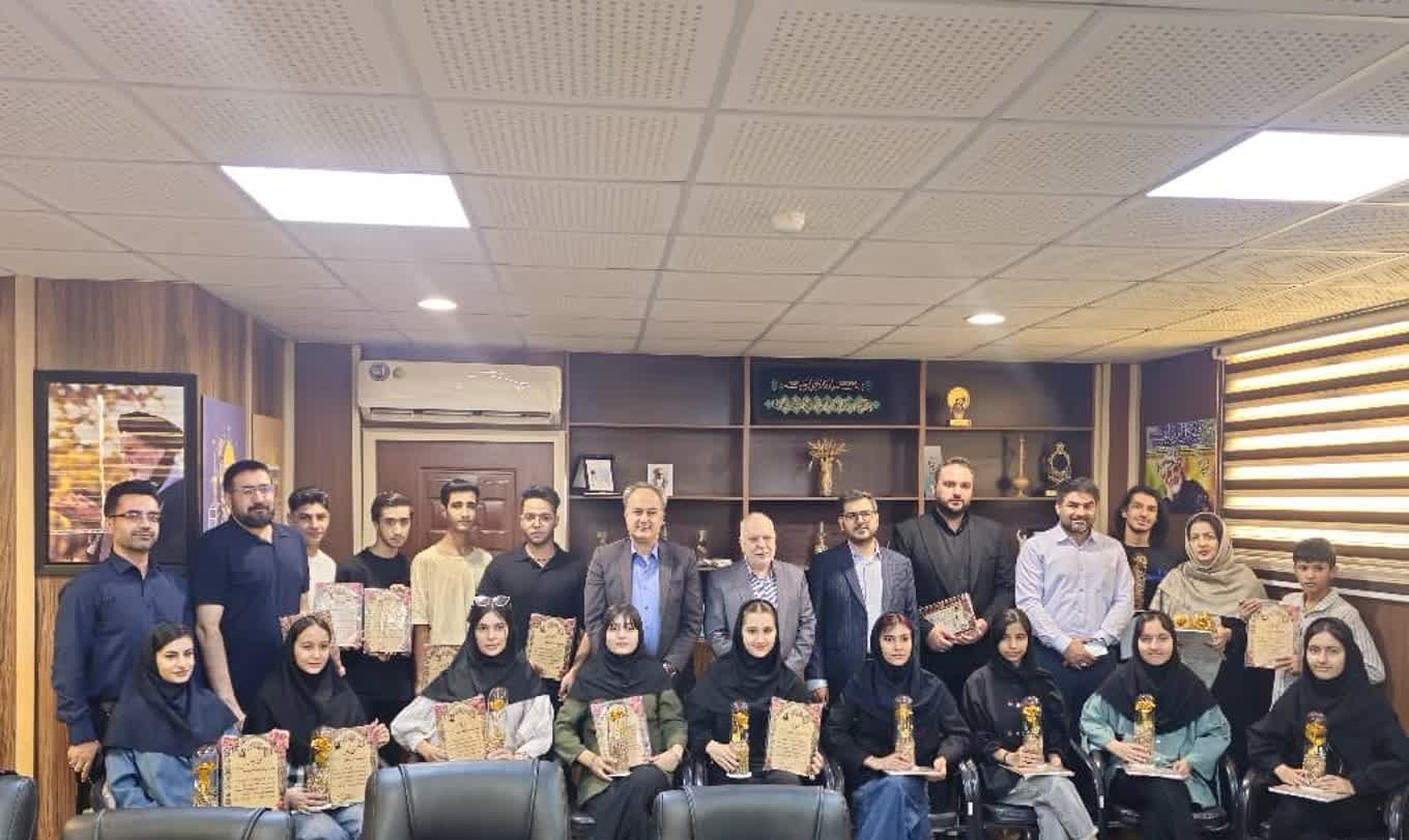 نوجوانان شیرازی با درخشش در رویداد استارتاپی تجلیل شدند نوجوانان شیرازی با درخشش در رویداد استارتاپی تجلیل شدند