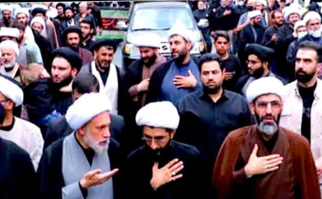 دستههای سینهزنی در سالروز دفن شهدای کربلا در شیراز به راه میافتند دستههای سینهزنی در سالروز دفن شهدای کربلا در شیراز به راه میافتند