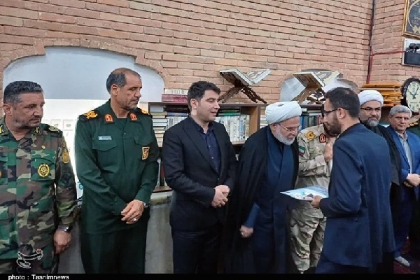 آئین تجلیل از خانواده شهدای سرافراز کردستان در تجاوز رژیم صهیونیستی در سنندج برگزار شد