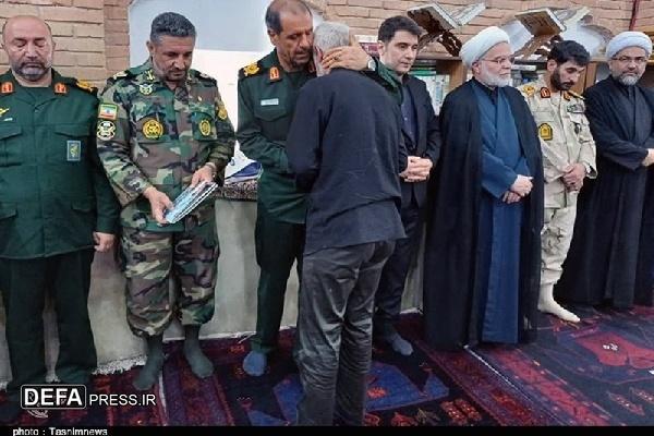 آئین تجلیل از خانواده‌های شهدای سرافراز کردستان در تجاوز رژیم صهیونیستی در سنندج برگزار شد