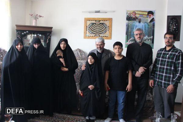 دیدار مسئولان حوزه علمیه خواهران با خانواده دو شهید حمله صهیونیستی+تصاویر