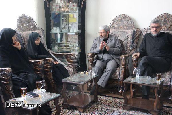 دیدار مسئولان حوزه علمیه خواهران با خانواده دو شهید حمله صهیونیستی+تصاویر