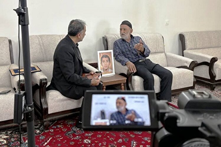 تصاویر/ پشت صحنه ضبط تاریخ شفاهی پدر شهید «فلاح» در آمل