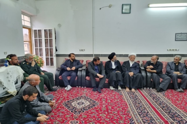 امام جمعه و فرماندار کاشان با پدر دانشمند شهید «ساداتی» دیدار و گفتگو کردند