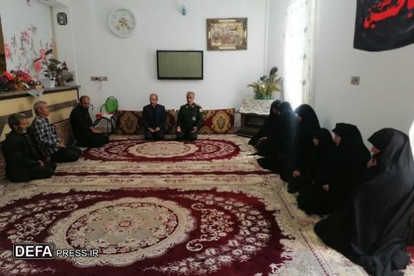 دیدار با خانواده شهید مدافع وطن «امید رمضانی حسن آباد »+ تصاویر