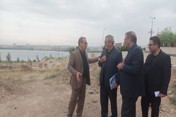 تصاویر/ بازدید مدیر کل امور عمرانی استاندار اردبیل از روند محوطه‌سازی موزه دفاع‌مقدس