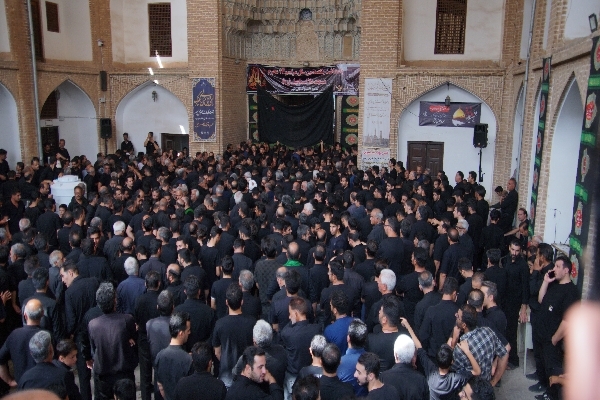 تصاویر/ مراسم یکصد ساله ۱۳ محرم در مسجد آخوند ملااسماعیل به میزبانی طلاب و روحانیون یزدی