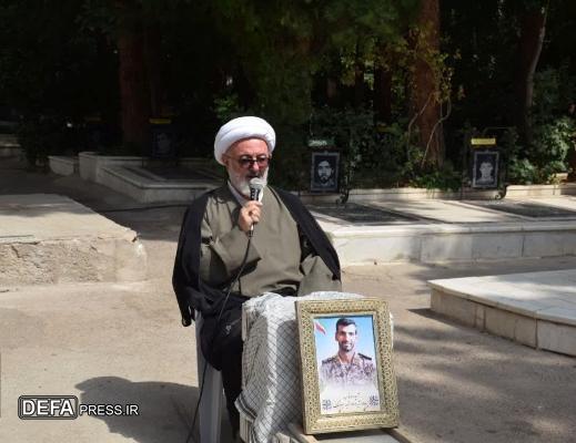 «وحدت و ولایتمداری» ملی استکبار جهانی را به زانو در آورد