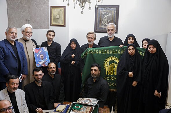 دیدار جامعه قرآنی کشور با خانواده شهید احسان ذاکری
