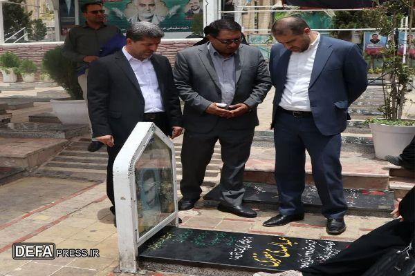 ادای احترام مسئولان وزارت ورزش و جوانان به شهیدان گلزار کرمان+تصاویر