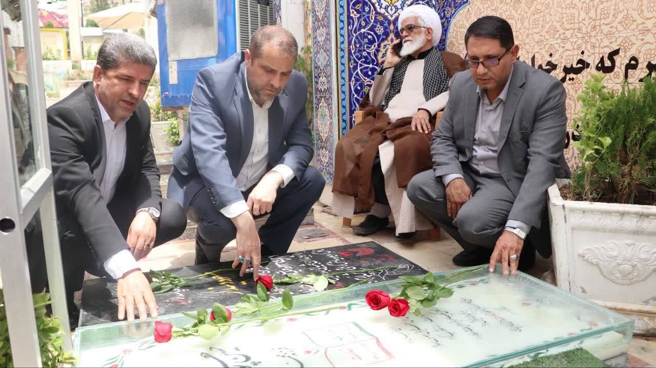 ادای احترام مسئولان وزارت ورزش و جوانان به شهیدان گلزار کرمان+تصاویر