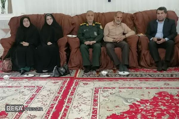 دیدار مدیر کل حفظ آثار و نشر ارزش‌های دفاع مقدس و مقاومت استان خراسان جنوبی با خانواده شهید مدافع وطن «مهدی زیبا »