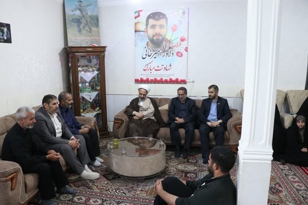تجلیل رئیس کل دادگستری استان زنجان از  خانواده شهید مدافع ایران شهید «دلاور امیرخانی» 