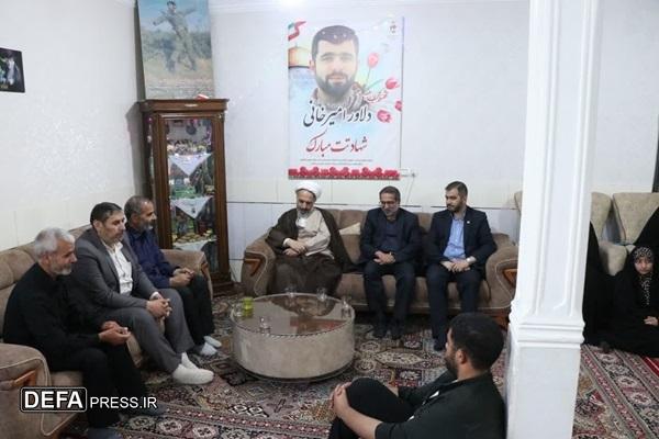 تجلیل رئیس کل دادگستری استان زنجان از  خانواده شهید مدافع ایران شهید «دلاور امیرخانی» 