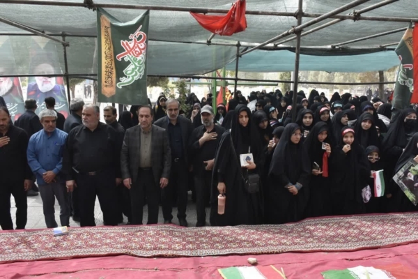 محفل قرآنی «به سوی فتح» همزمان در جوار مزار شهدای اقتدار اصفهان برگزار شد