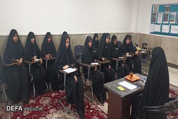 کارگاه آموزشی تدوین کتاب حوزه دفاع مقدس ویژه خواهران طلبه شهرستان فاروج برگزار شد