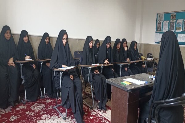 کارگاه آموزشی تدوین کتاب حوزه دفاع مقدس ویژه خواهران طلبه شهرستان فاروج برگزار شد+ تصاویر