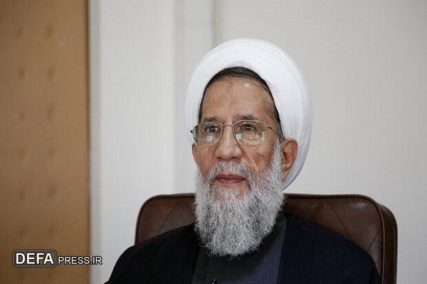 حجت‌الاسلام حسنی: شهدا را خدا گلچین می‌کند؛ باید زانوی ادب در برابر خانواده‌هایشان زد
