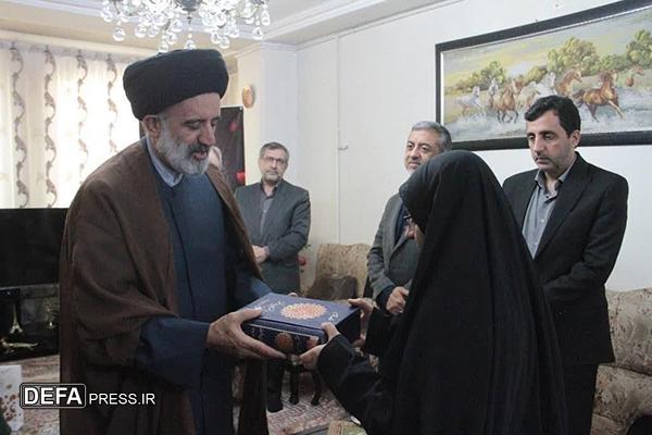 ابلاغ پیام تسلیت و سلام رهبر معظم انقلاب به خانواده شهیدان «کوه‌خیل» در البرز