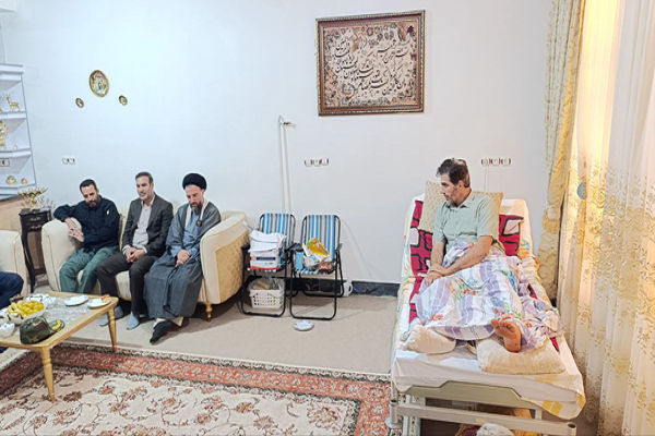 عیادت مسئولان سرپل‌ذهاب از جانباز مدافع امنیت کشور