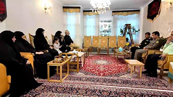 فیلم/ دیدار سردار رادان و سردار کارگر با خانواده شهید سپهبد محمد باقری