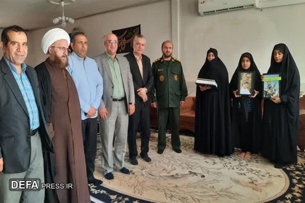 دیدار مسئولان البرز با خانواده شهیدان خلج و بسحاق در اشتهارد