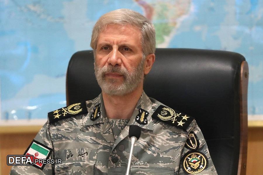 سرلشکر حاتمی: دشمن در سطح راهبردی شکست سنگینی متحمل شد/ محور اصلی شکست دشمن مردم بودند