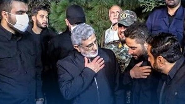 فیلم/ حلقه خانواده شهدا گرد فرمانده نیروی قدس سپاه